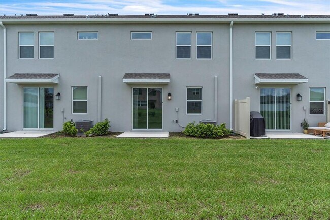Building Photo - 3157 Laurent Lp