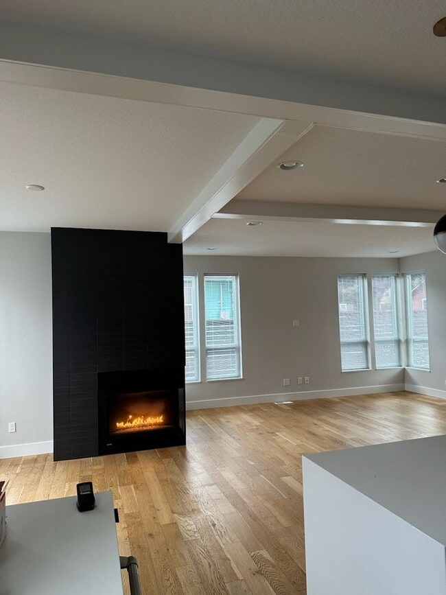 Building Photo - Urban Modern 5 Bedrooms, 3 1/2 Bathrooms, ...