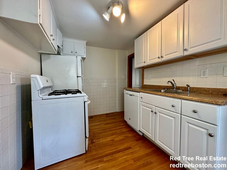 Building Photo - 37 Cottage St