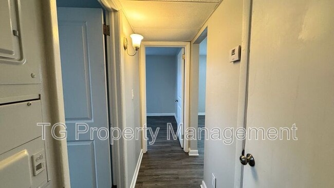 Building Photo - 211 9th St
