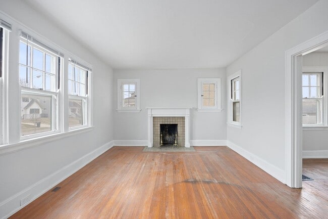 Building Photo - HYDE PARK -Move In This Week, Get $500 Bac...