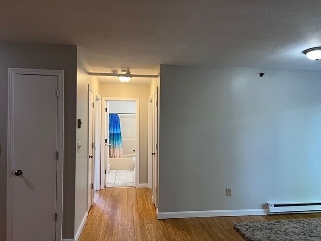 Building Photo - 71 Edgeworth St