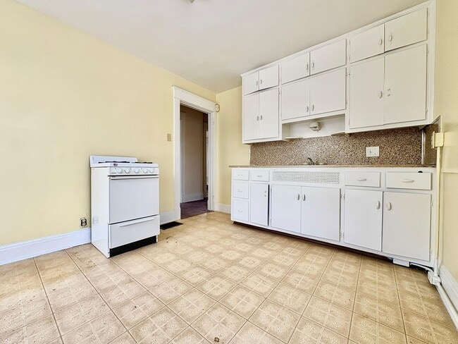 Building Photo - 1425 Miami St