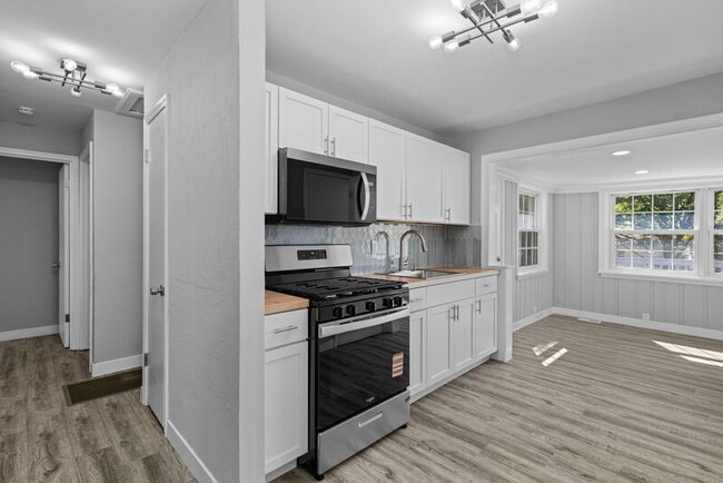 Building Photo - 1122 Roxton Dr