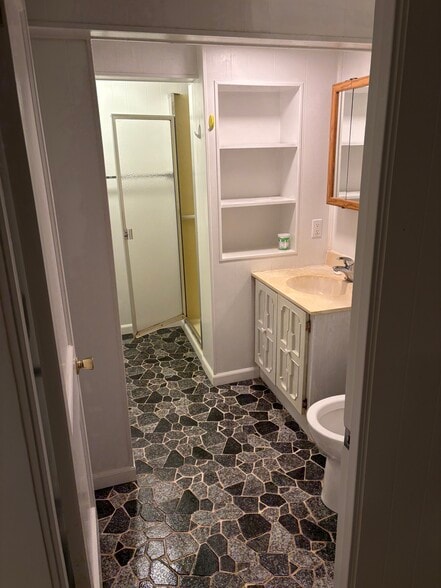 Building Photo - 22 Kentbury Way