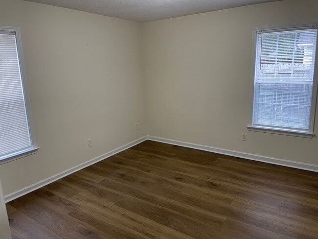 Building Photo - Masonboro Loop Rd | 3 Bedroom, 2 Bath