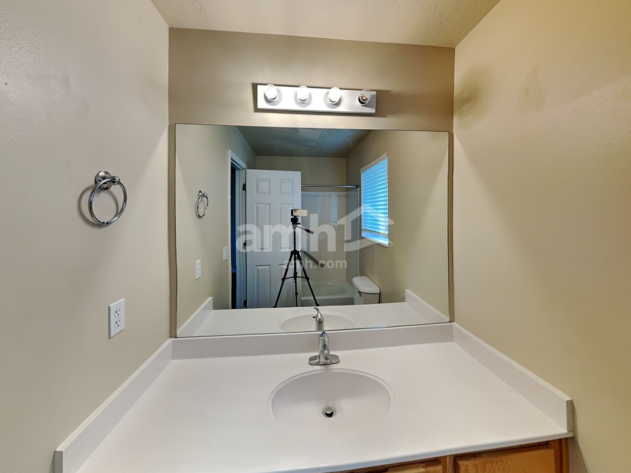 Building Photo - 10207 N Forest Creek Dr