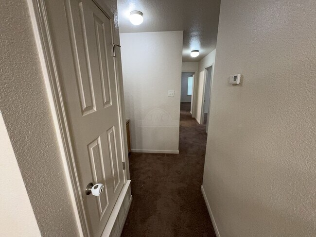Building Photo - 1405 Cinch Dr