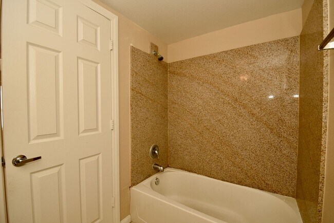 Building Photo - Cozy 1 Bedroom Condo 2nd Floor At Coronado...