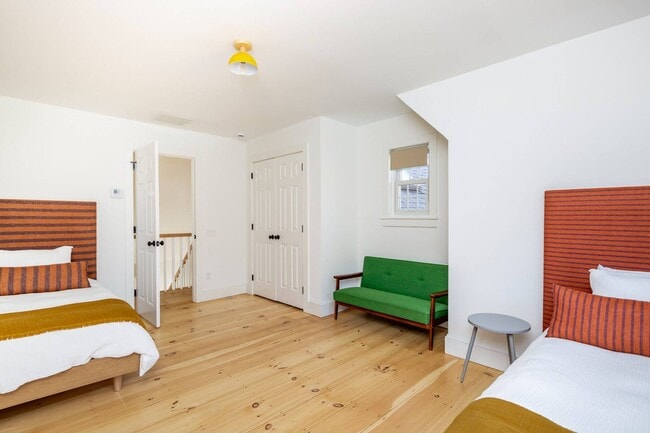 Building Photo - 212 Meadows W