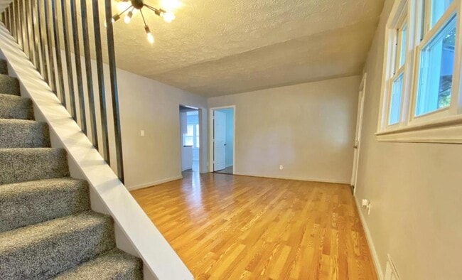 Building Photo - 2600 Browns Ln