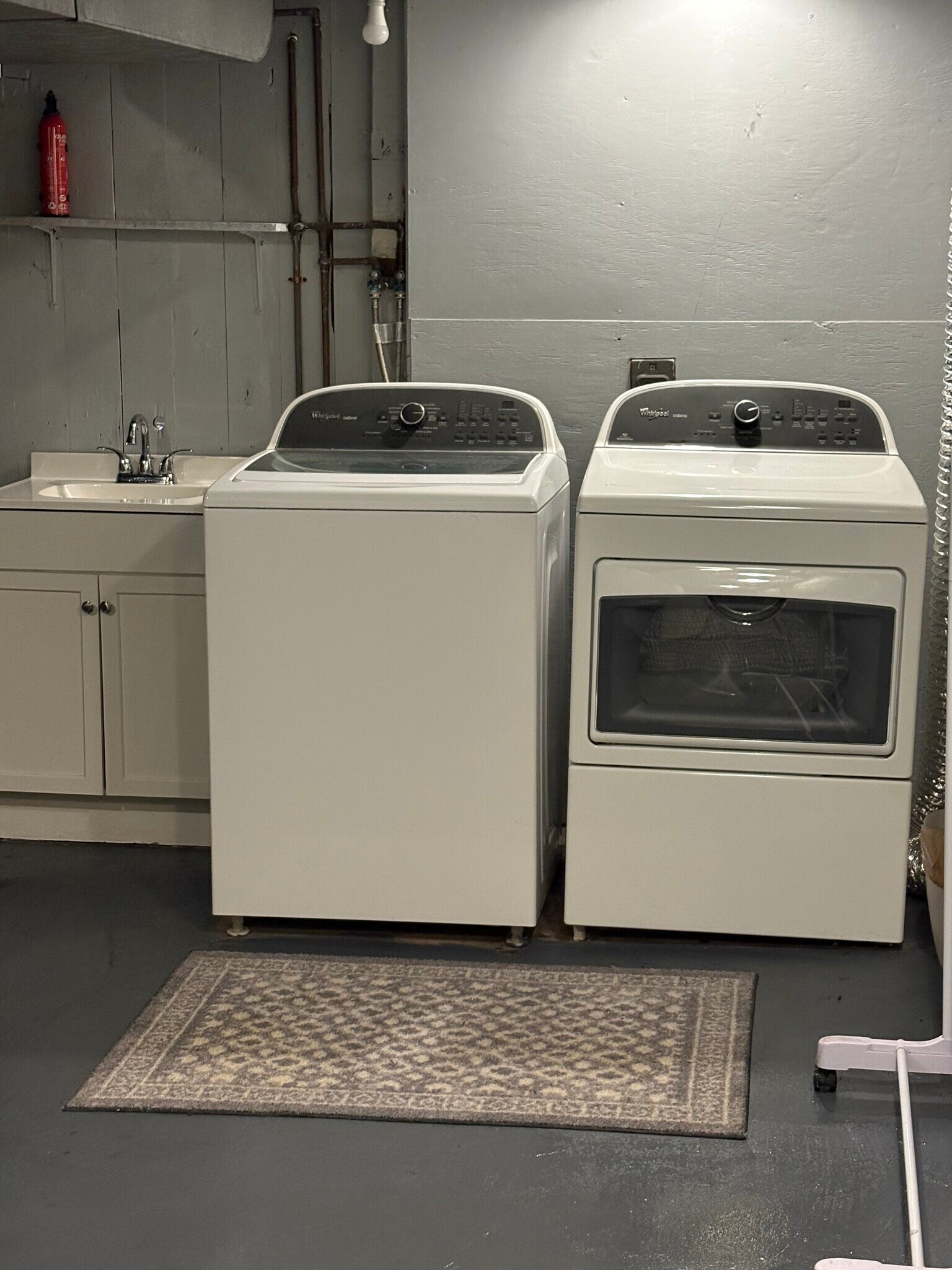 own laundrey room - 123 Elm St