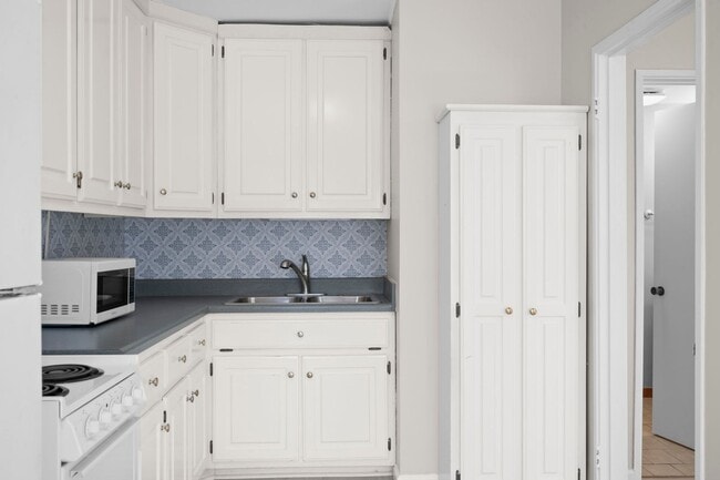 Building Photo - 521 Hawkins Rd