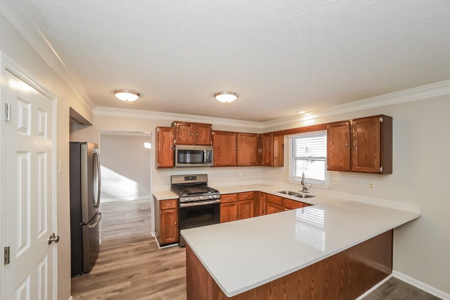 Building Photo - 5690 Roundelay Way