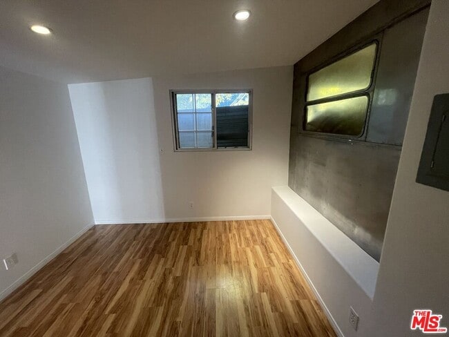 Building Photo - 272 N Topanga Canyon Blvd