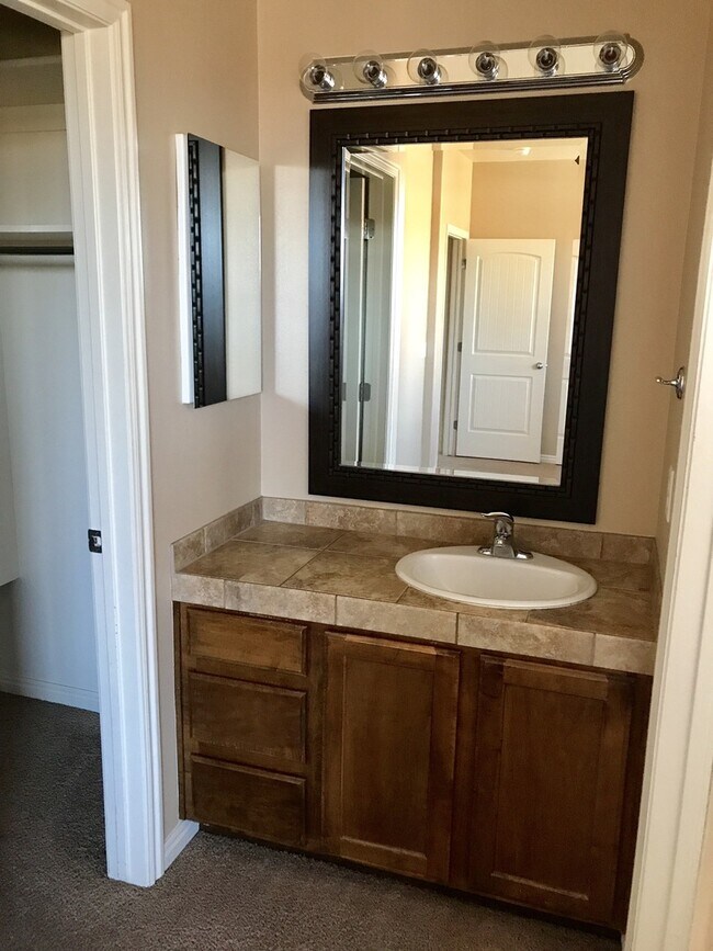 Building Photo - Beautiful Coral Canyon Home