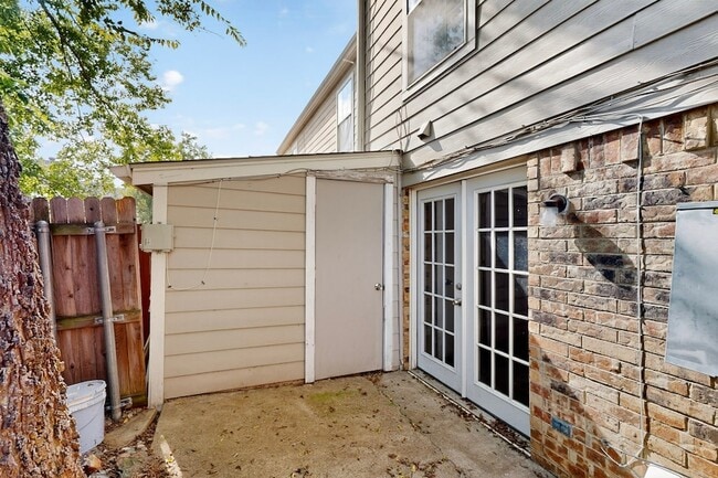 Building Photo - 46 Abbey Rd