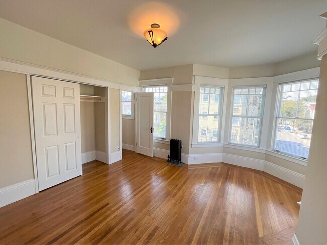 Building Photo - GORGEOUS, MUST SEE TOP FLOOR LOWER PAC HEIGHTS STUDIO!!!