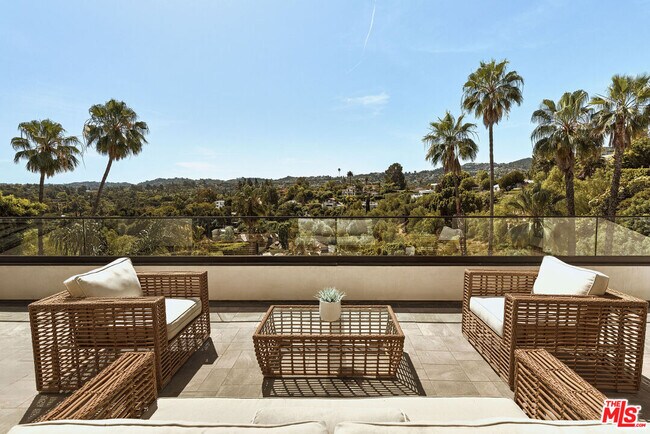 Building Photo - 16838 Oak View Dr