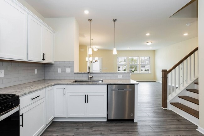 Building Photo - Three Bedroom Home