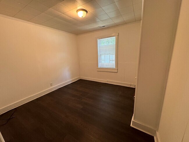 Building Photo - 3 Bedroom 1 Bath House in Columbia!