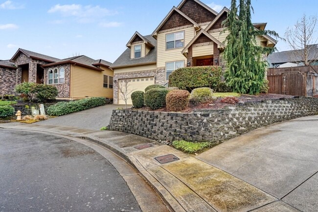 Building Photo - 4 bed, 2.5 bath Two-Story Home in West Salem