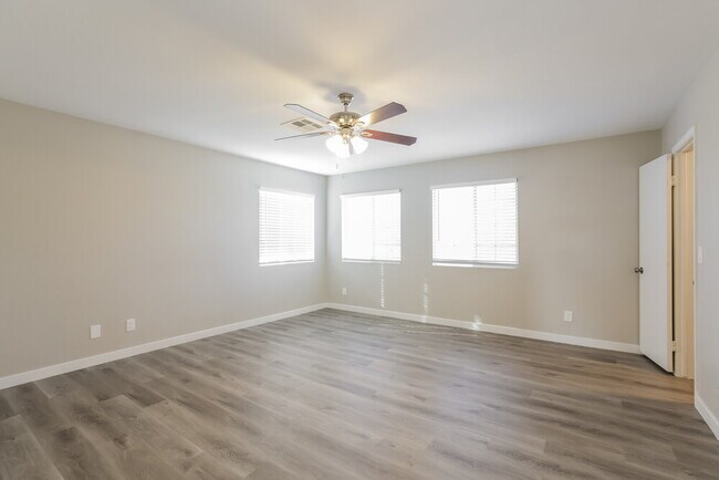 Building Photo - 1112 Barton Green Dr