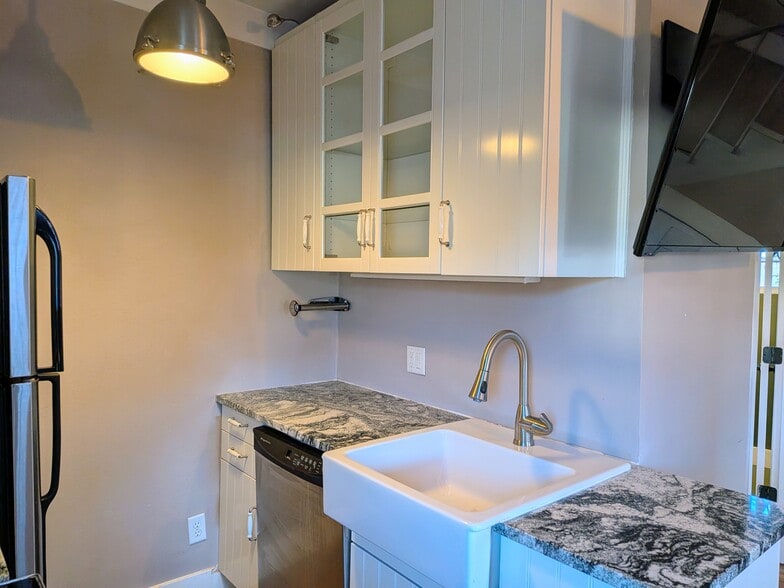 Building Photo - 169 S 200 W