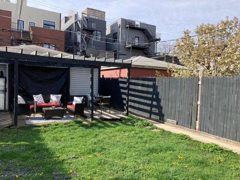 Building Photo - 846 N Mozart St