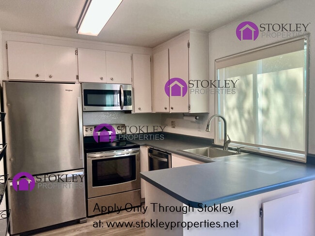 Building Photo - 1893 Lynwood Dr