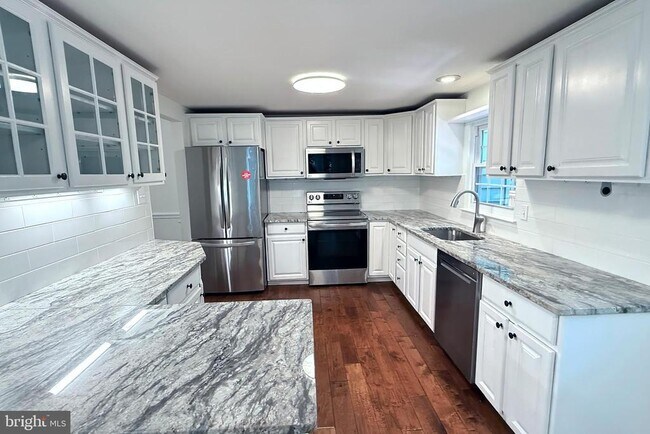 Building Photo - 10100 Walnut Wood Ct