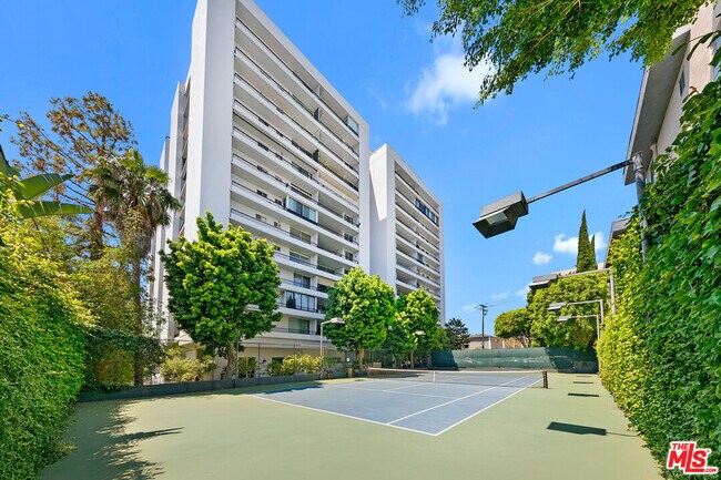 Building Photo - 1100 Alta Loma Rd