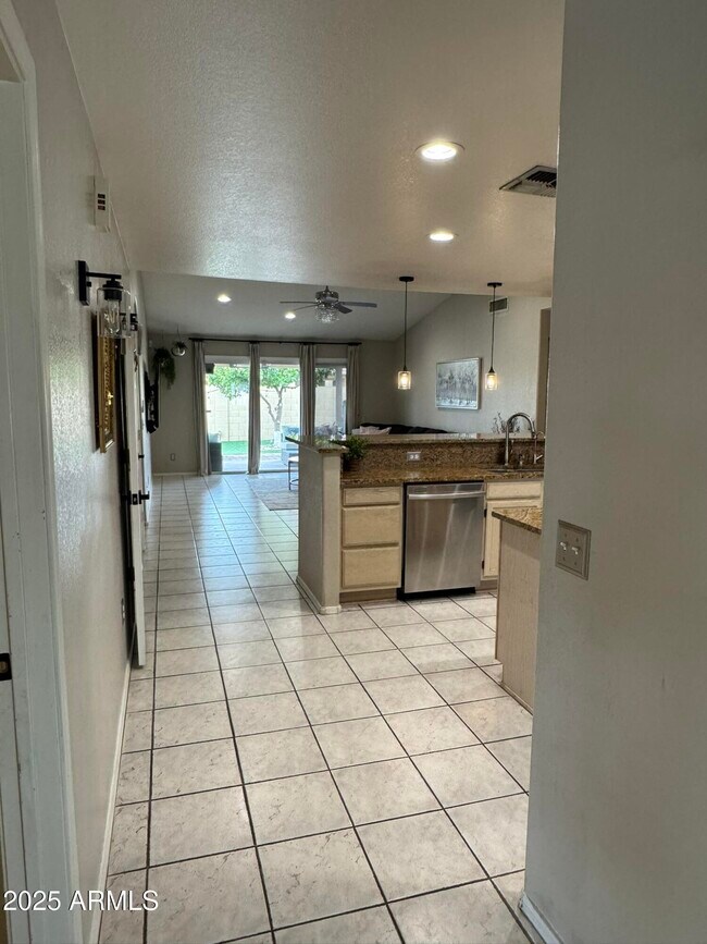 Building Photo - 820 N Owl Dr