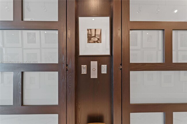 Building Photo - 6000 Indian Creek Dr