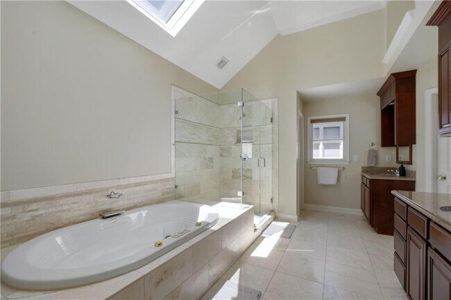 Building Photo - 3308 Fieldwood Dr SE