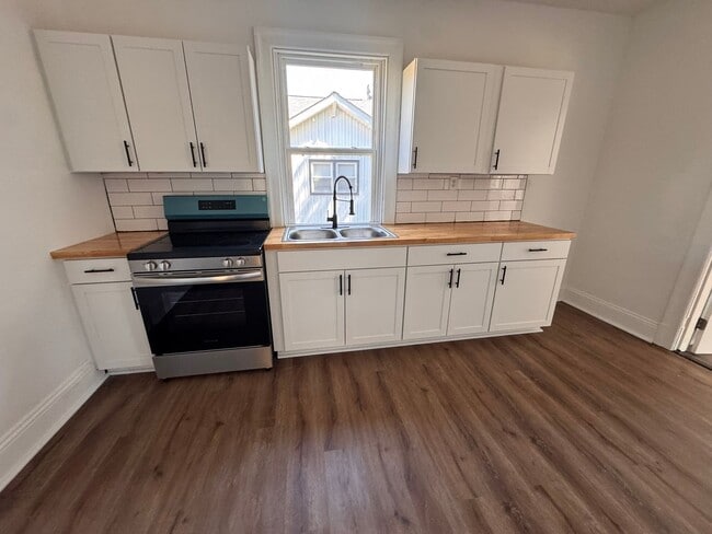 Building Photo - PENDING