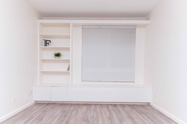 Building Photo - ****AVAILABLE NOW!! TWO BEDROOM TWO BATH CONDO IN GREAT LOCATION!!!!!!