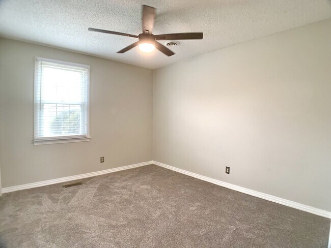 Building Photo - 2707 Dove Ct