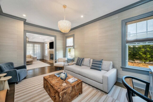 Building Photo - 21 Barn Ln