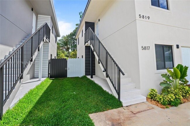 Building Photo - 5819 NW 30th Ave