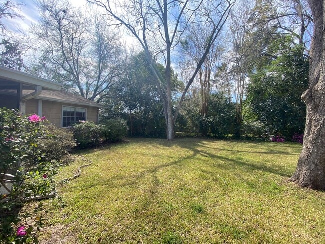 Building Photo - 2408 Dundee Dr