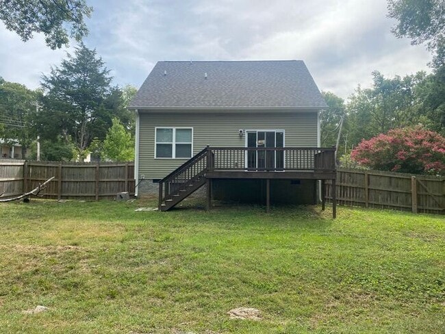 Building Photo - Beautiful 3 Bed 2 Bath in Madison - Newer Construction