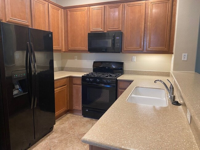 Building Photo - 3 bedroom/Patio 2 story, attached garage Great Access to the I215.