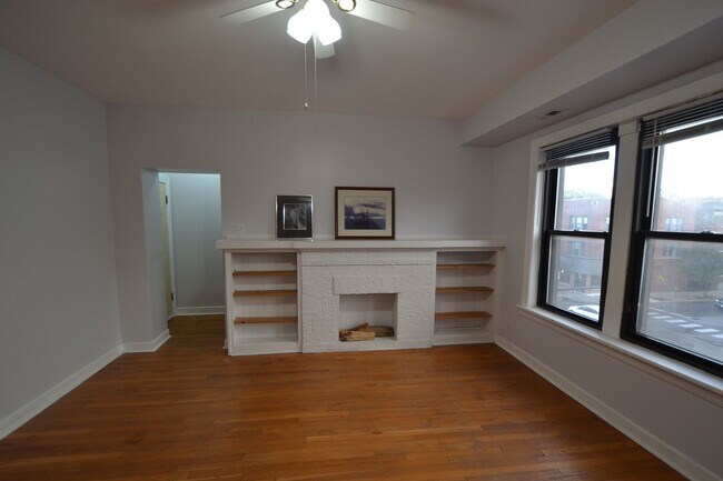 Building Photo - 4550 N Western Ave