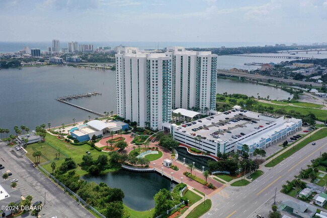 Building Photo - 241 Riverside Dr
