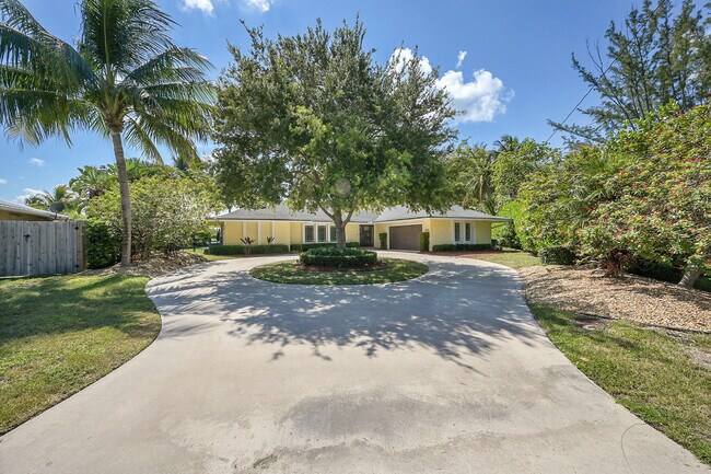 Building Photo - 6767 Tradewind Way