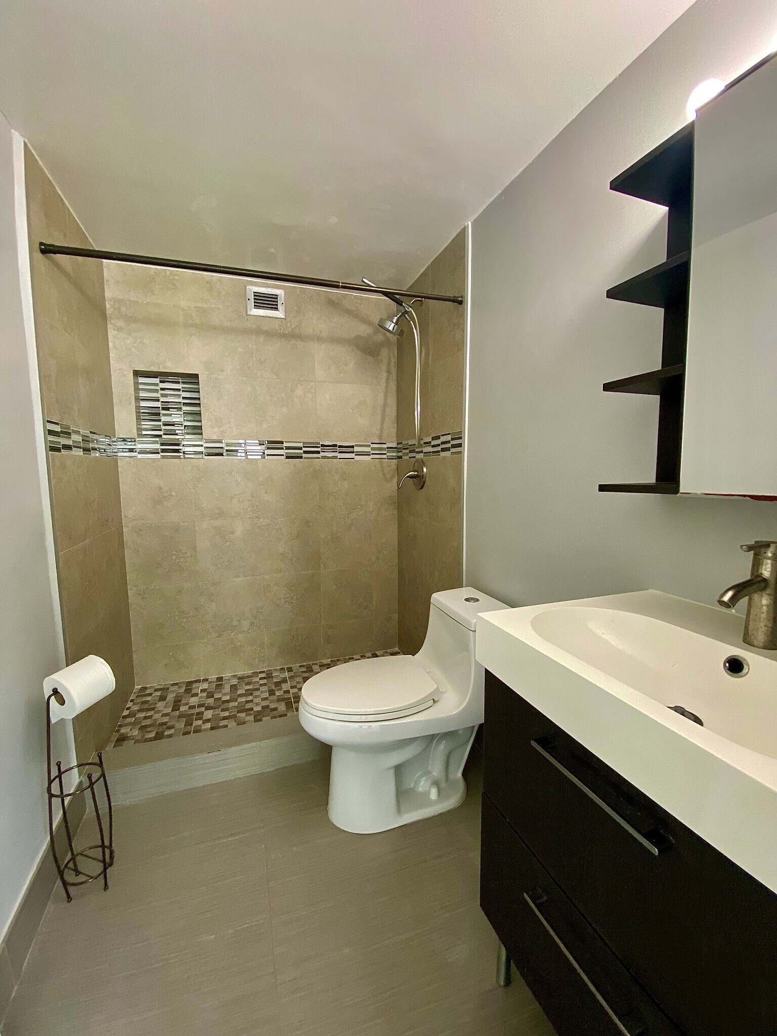 Building Photo - 999 Brickell Bay Dr