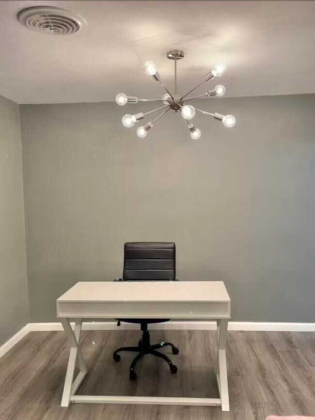 Building Photo - 1908 N 16th St