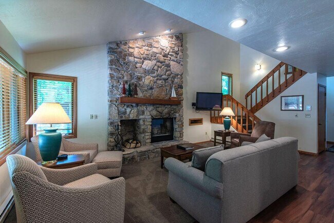 Primary Photo - 1702 Forest Ridge Rd