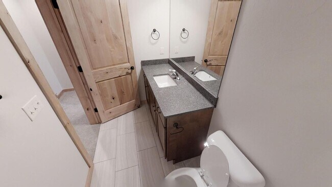 Building Photo - Townhome by the Park - Spacious 2 Car Gara...